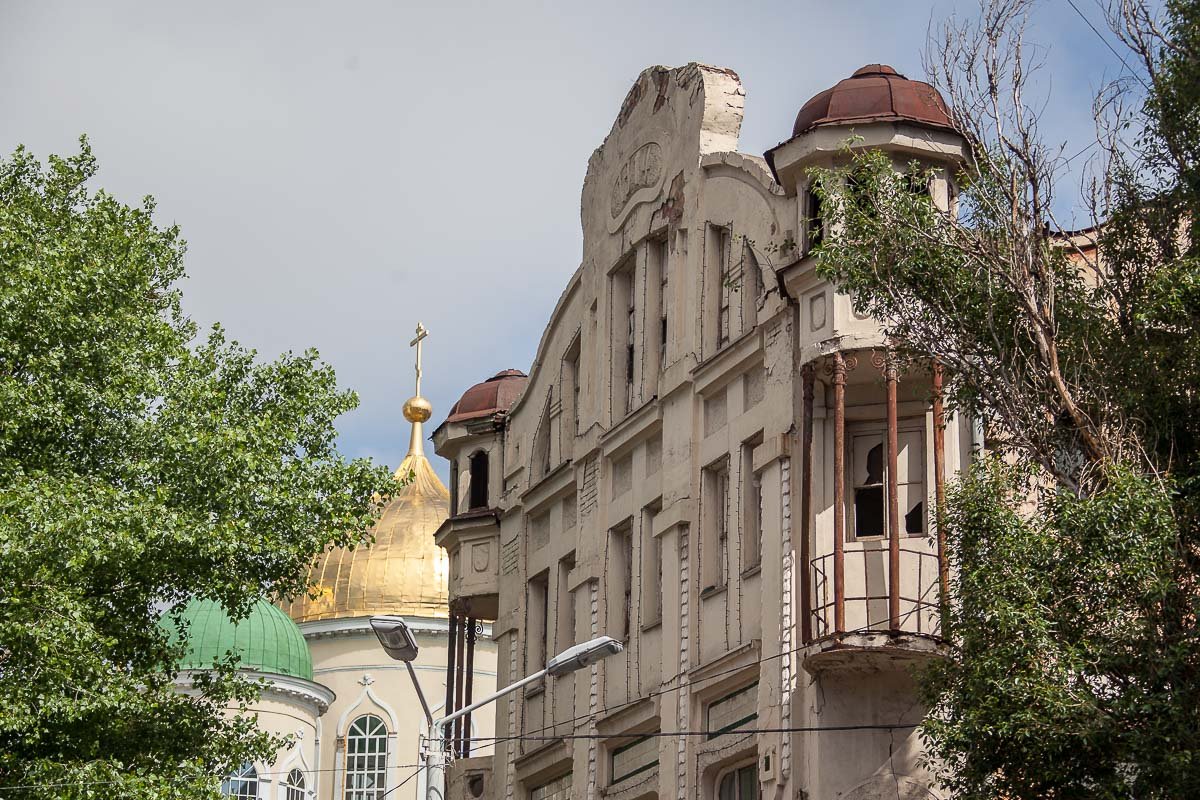 Это было одно из самых оживленных мест в городе Это было одно из самых оживленных мест в городе