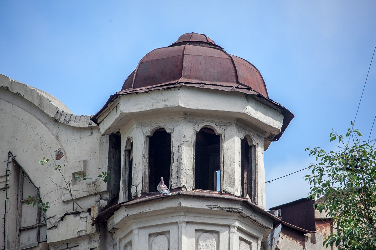 Торговля шла хорошо и в 1910 году лавки сделали двухэтажными Торговля шла хорошо и в 1910 году лавки сделали двухэтажными