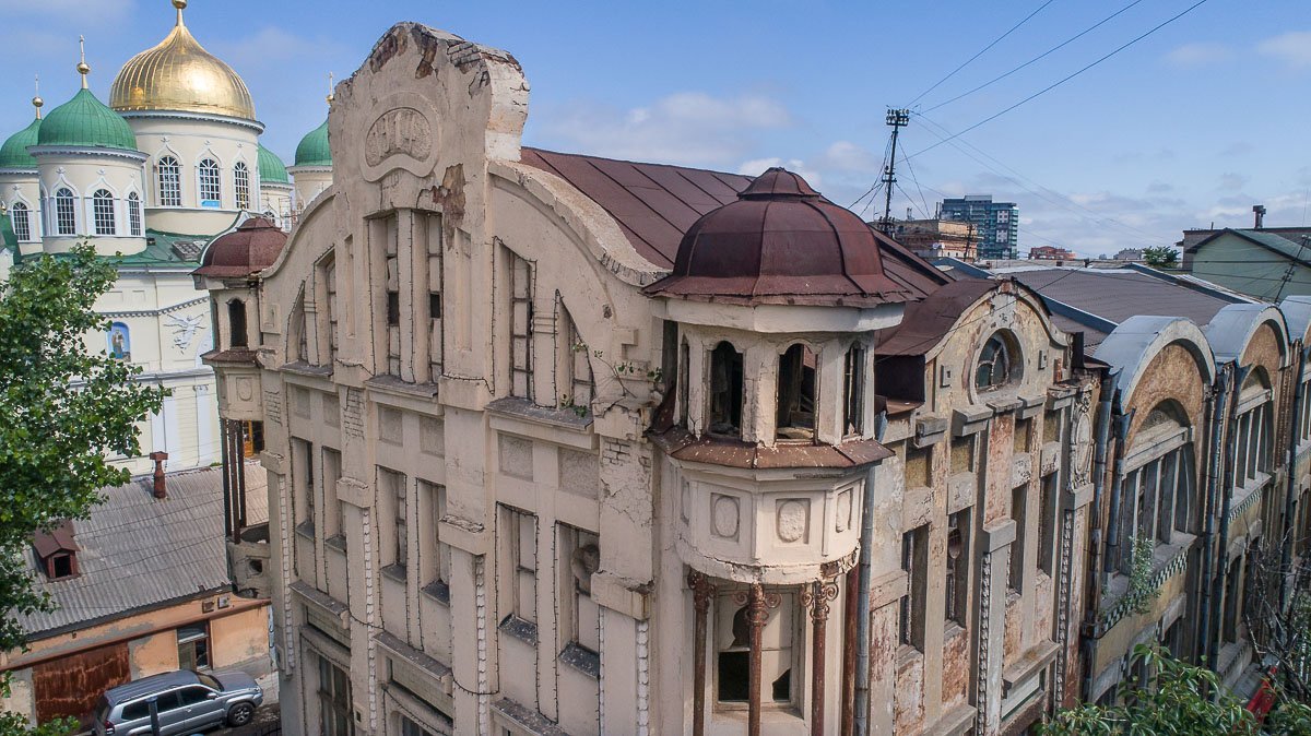 Это здание было построено в архитектурном стиле модерн, причем, это образец очень изысканного Модерна с вычурным завершением Это здание было построено в архитектурном стиле модерн, причем, это образец очень изысканного Модерна с вычурным завершением