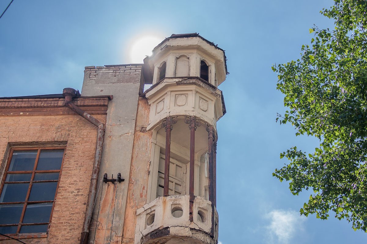 В начале Первой мировой войны торговля в этом квартале оказалась неактуальной и ряды остались заброшенными В начале Первой мировой войны торговля в этом квартале оказалась неактуальной и ряды остались заброшенными