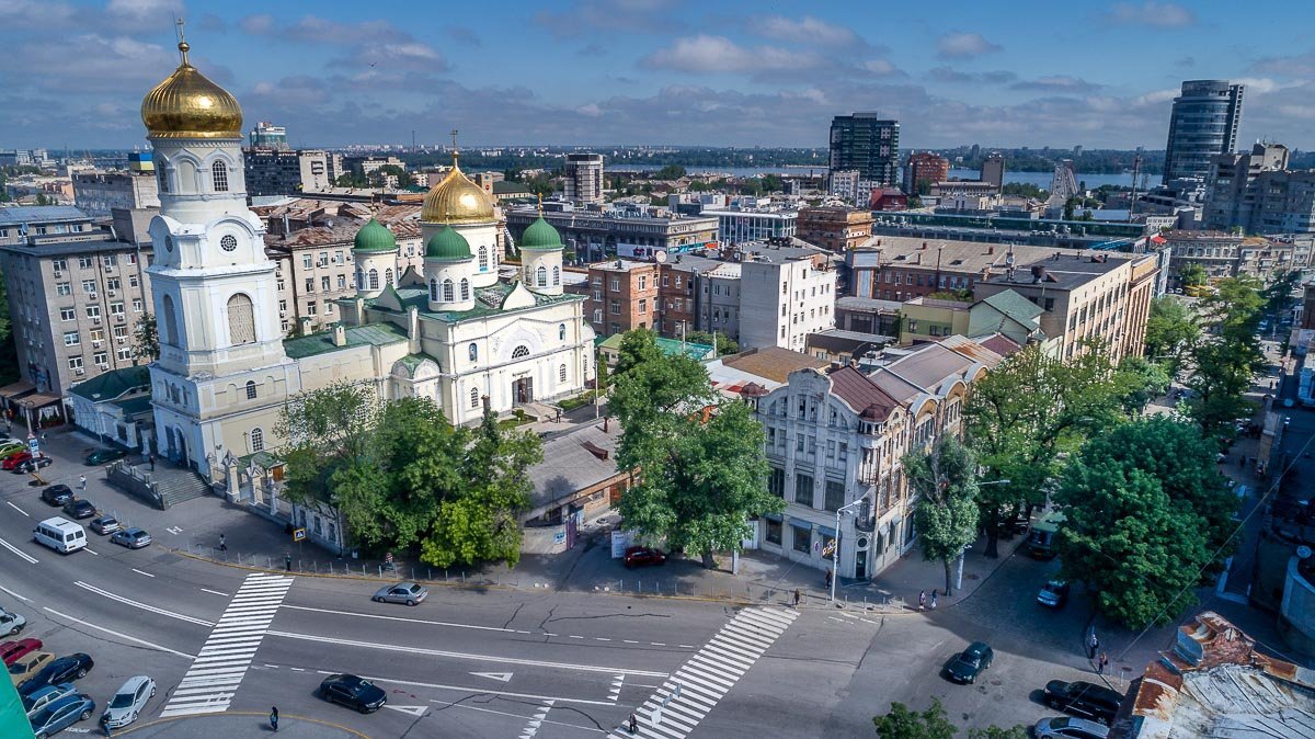 А теперь эти прекрасные балконы и милые круглые окна стали украшением для нового крутого кафе А теперь эти прекрасные балконы и милые круглые окна стали украшением для нового крутого кафе