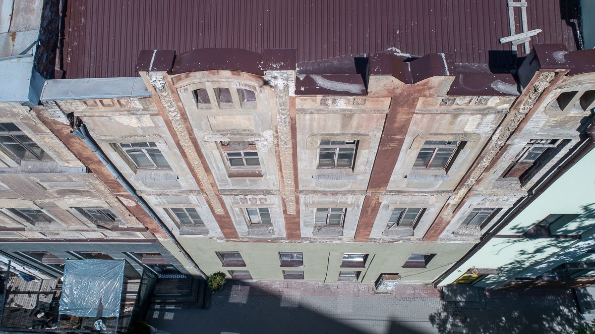 В наши дни, к сожалению, над ним нависла серьезная угроза разрушения В наши дни, к сожалению, над ним нависла серьезная угроза разрушения