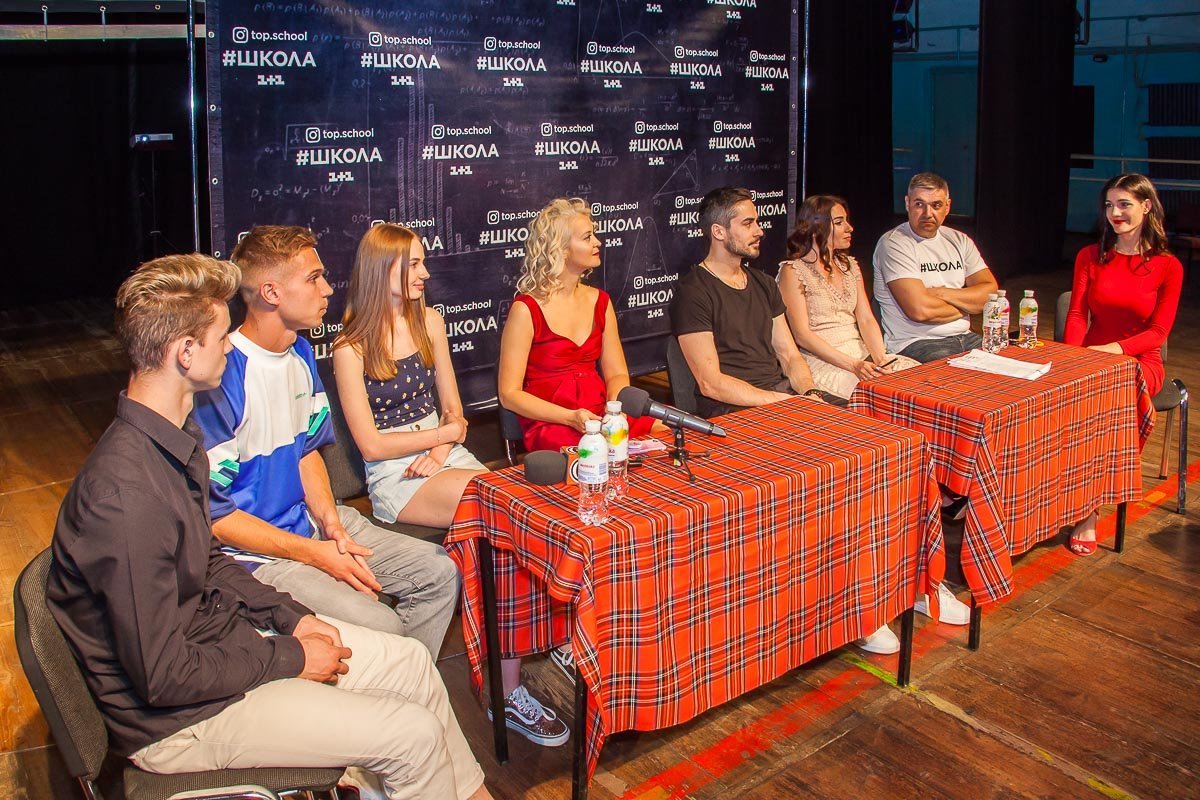 В Днепре прошла фан-встреча с актерами сериала «Школа» 19