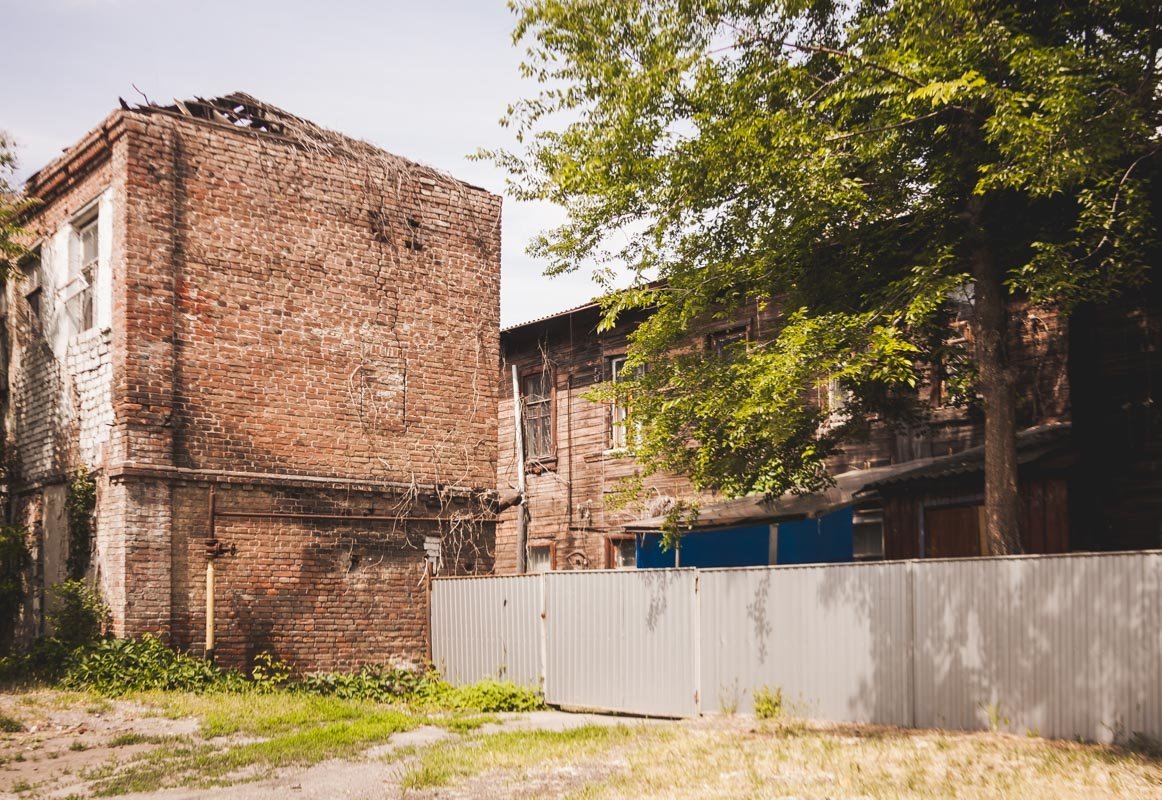 Раньше Екатеринослав был полностью застроен деревянными домами Раньше Екатеринослав был полностью застроен деревянными домами