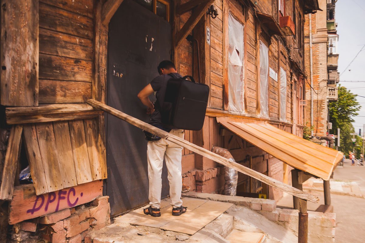 Жителям дома следует поменять кодовый замок, так как нам удалось легко подобрать шифр Жителям дома следует поменять кодовый замок, так как нам удалось легко подобрать шифр