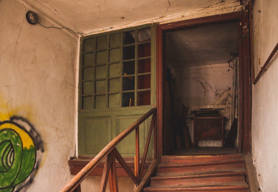 Лестница, ты пьяна, иди домой Лестница, ты пьяна, иди домой