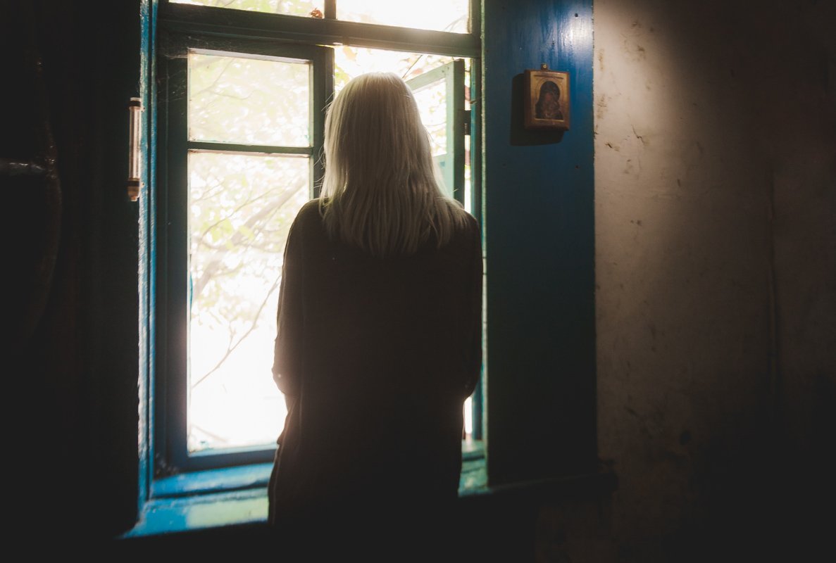 Что еще делать в столетнем доме под взором образов, как не прокрастинировать Что еще делать в столетнем доме под взором образов, как не прокрастинировать