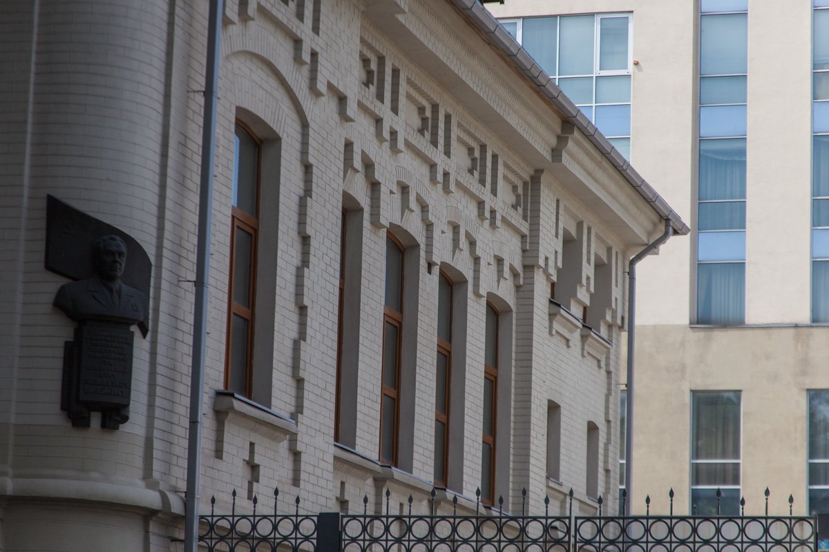 В советское время там проживали первые секретари областного комитета партии, то есть лидеры области