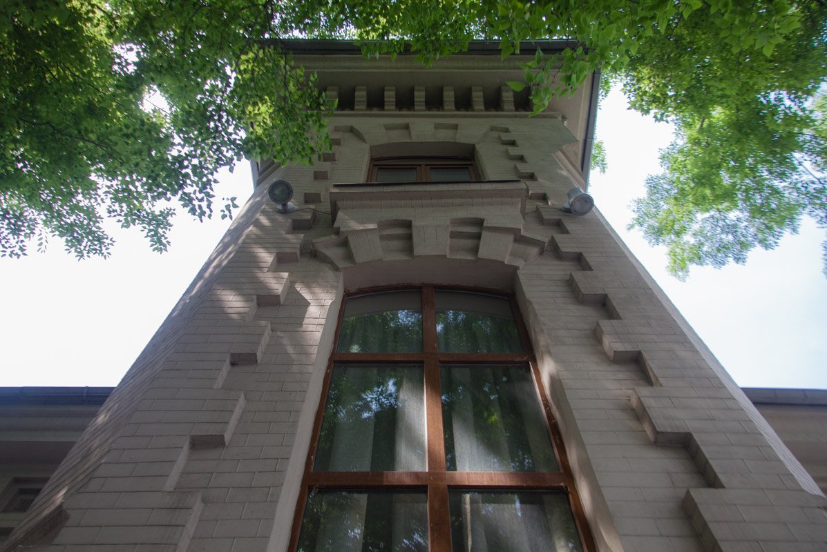 Там располагалась официальная резиденция политической элиты Днепропетровска