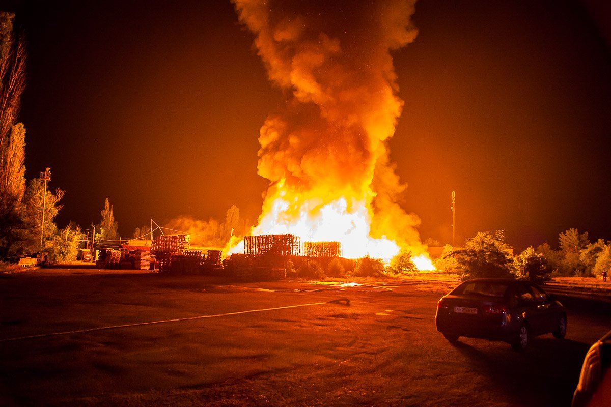 Пожар был настолько сильным, что его было видно еще с Красного Камня