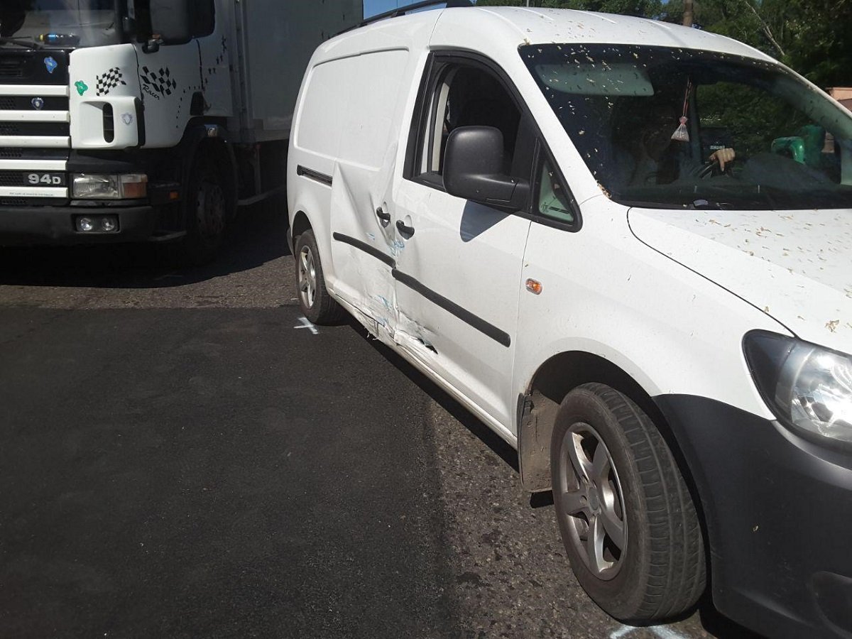 На Мануиловском проспекте возле больницы №9 случилось ДТП с участием четырех автомобилей На Мануиловском проспекте возле больницы №9 случилось ДТП с участием четырех автомобилей