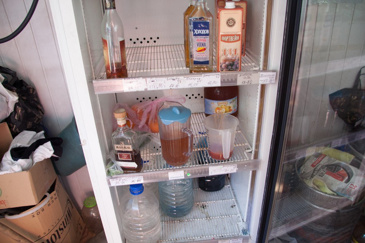 Вполне вероятно, что здесь торговали суррогатным алкоголем