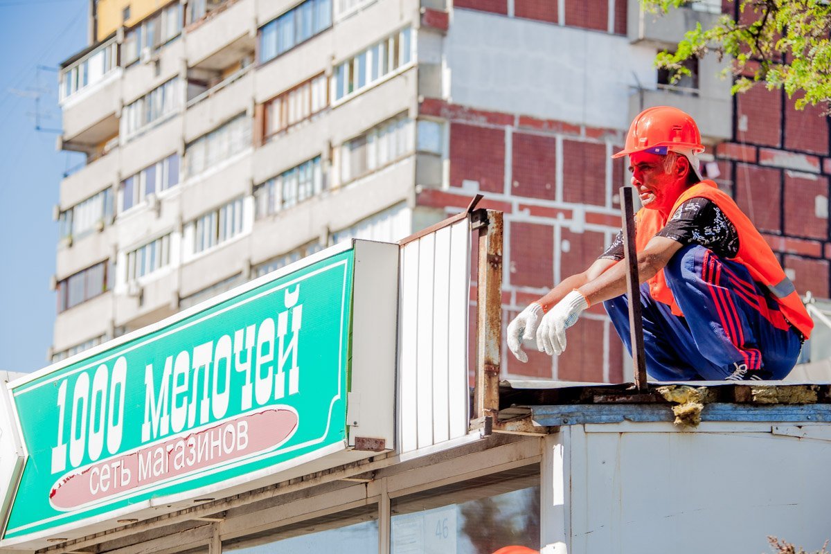 Можно вечно смотреть на три вещи: огонь, воду и снос нелегального МАФа