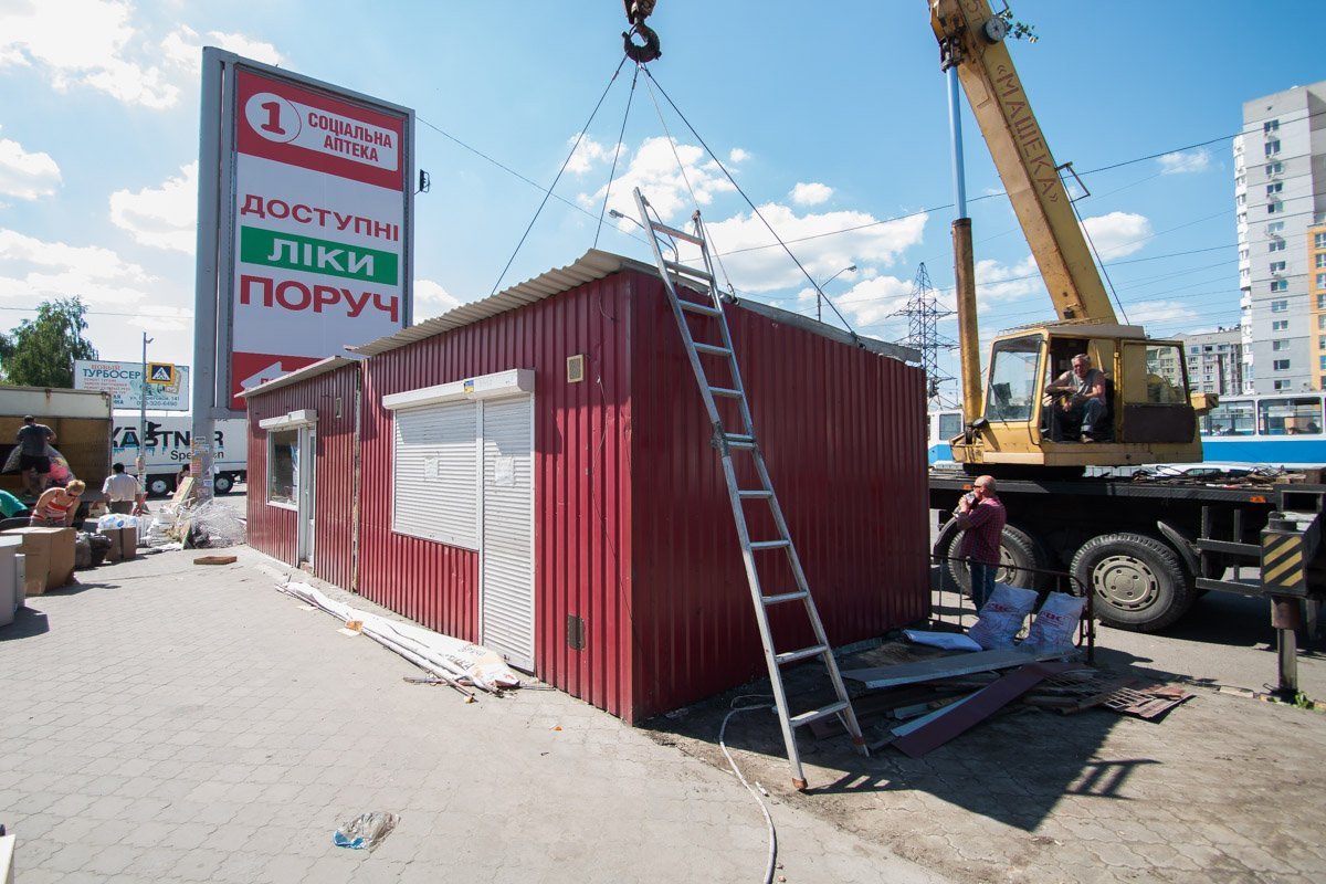 Юрист КП «Благоустрой» Роман рассказал, что МАФы сносят из-за того, что они установлены незаконно Юрист КП «Благоустрой» Роман рассказал, что МАФы сносят из-за того, что они установлены незаконно