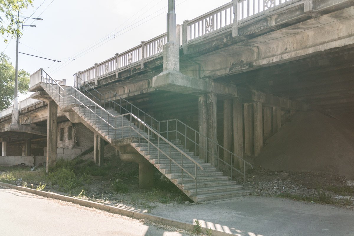 Пешеходные лестницы местами в адекватном состоянии Пешеходные лестницы местами в адекватном состоянии