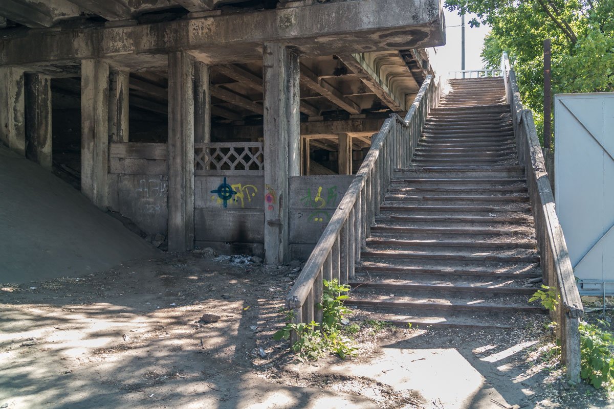 Еще одна "прошедшая сквозь года" пешеходная лестница Еще одна "прошедшая сквозь года" пешеходная лестница