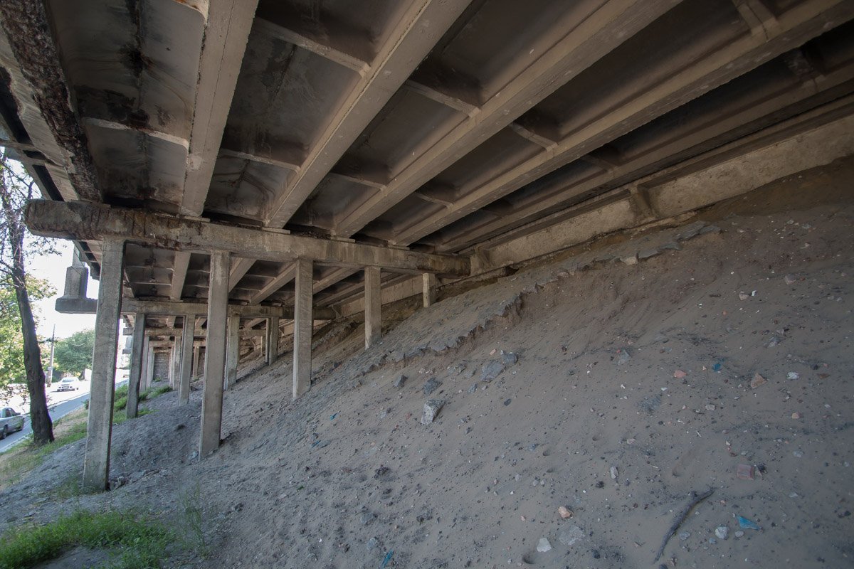 Неоднозначная структура бетонных опор Неоднозначная структура бетонных опор