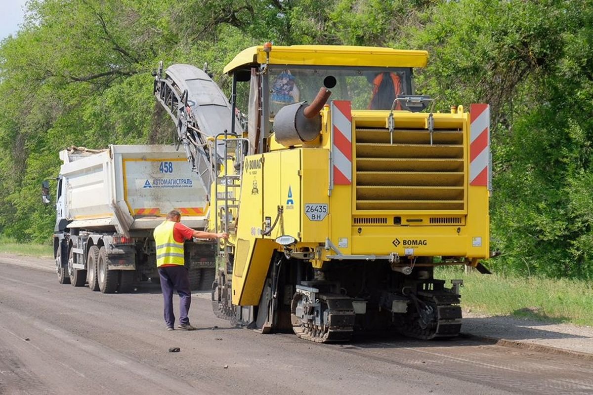Шоссе заполнила техника