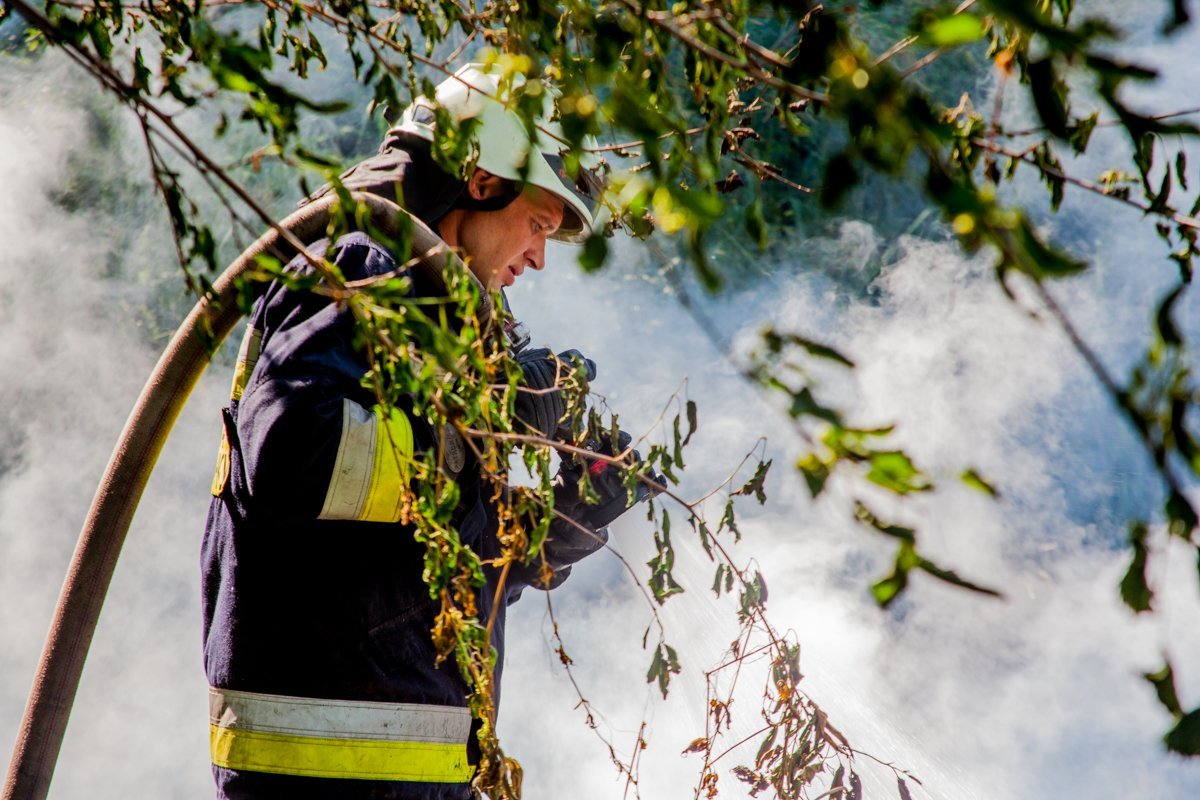 Ликвидацией пожара занимались спасатели 1 пожарно-спасательной части Ликвидацией пожара занимались спасатели 1 пожарно-спасательной части