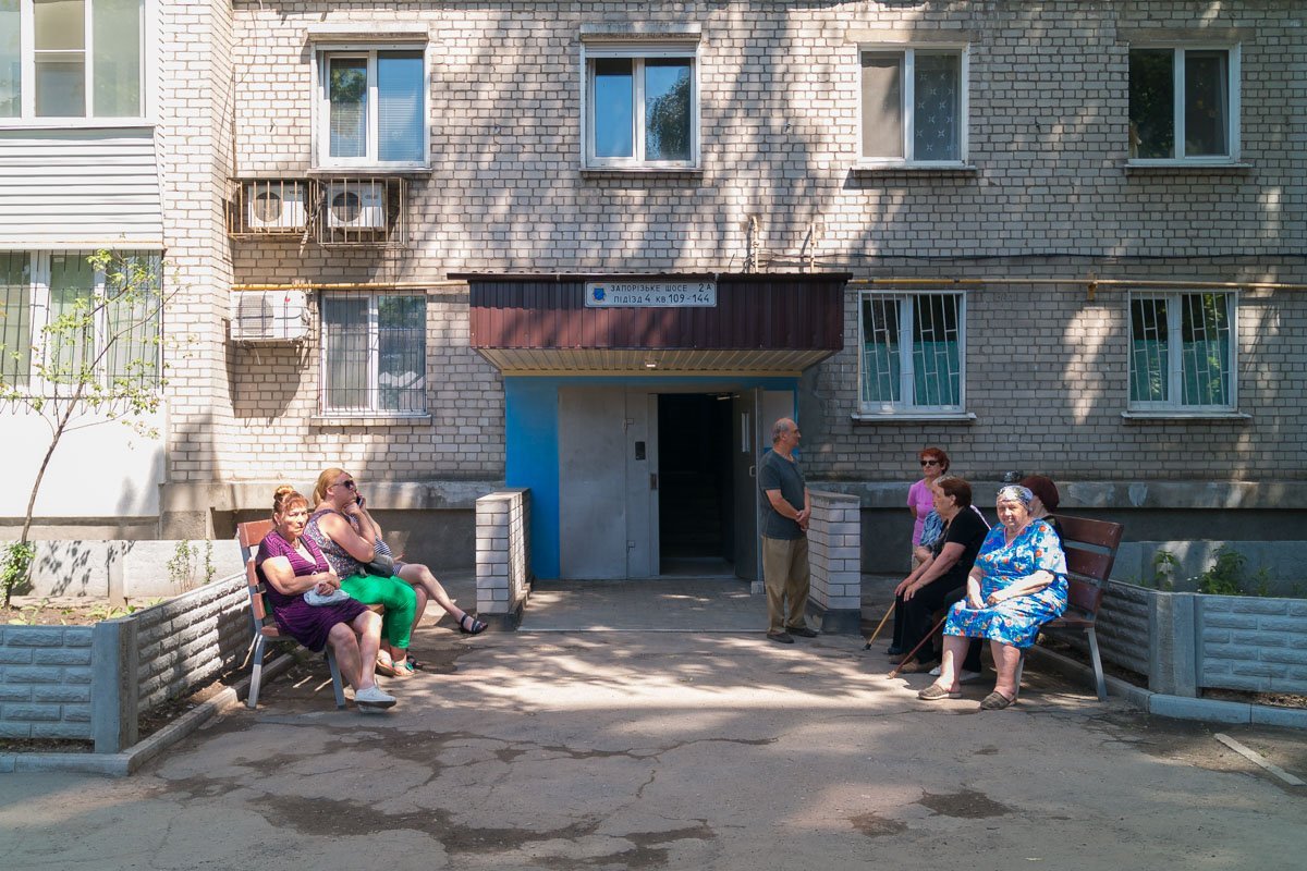 Бабушки заняли боевые позиции Бабушки заняли боевые позиции