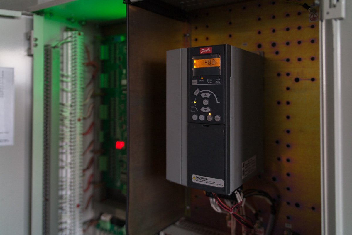 Четвертый подъезд в доме №2а совсем недавно получил новый лифт Четвертый подъезд в доме №2а совсем недавно получил новый лифт