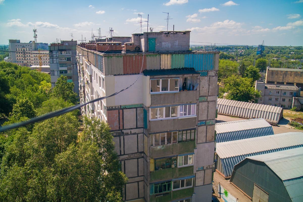 Чиновники заодно проверили состояние крыши соседнего дома - №16 Чиновники заодно проверили состояние крыши соседнего дома - №16