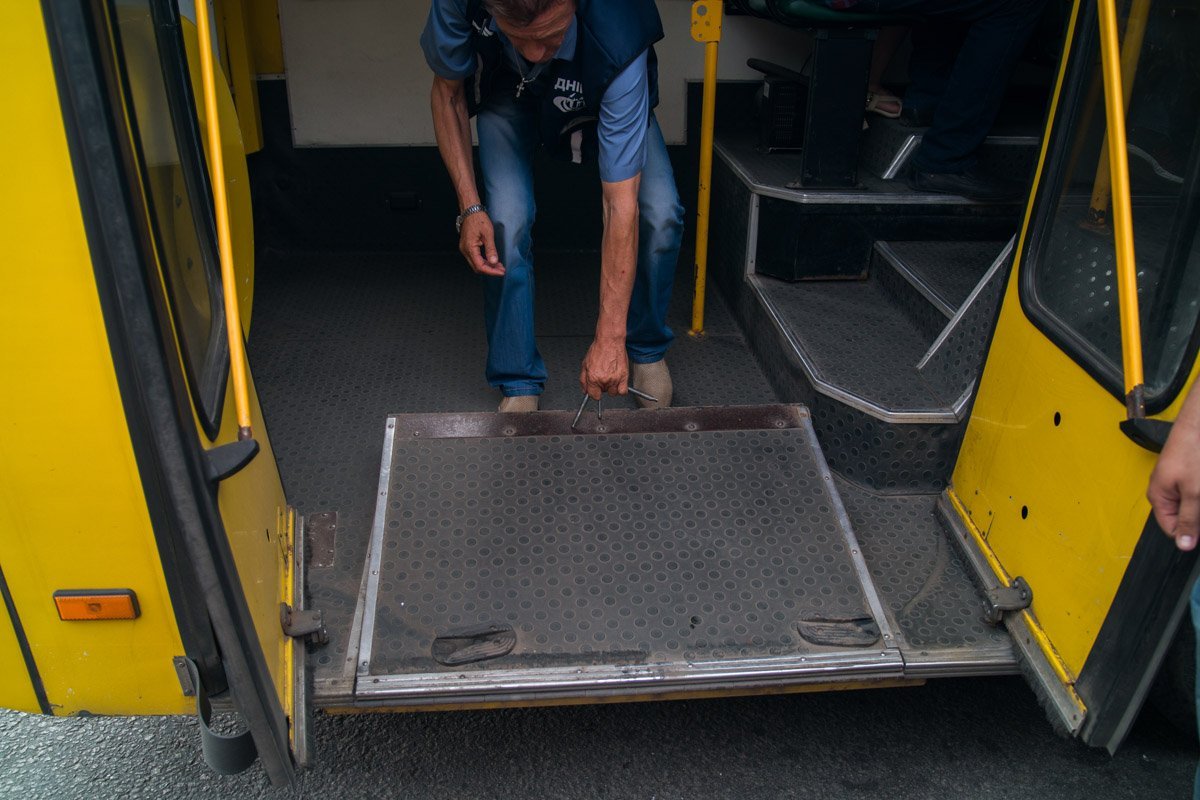 Чтобы открыть пандус нужно приложить усилия Чтобы открыть пандус нужно приложить усилия