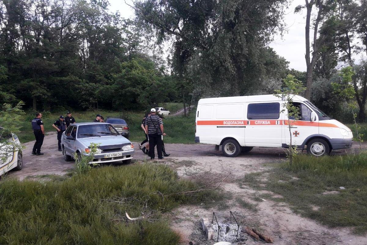 Вскоре приехали спасатели Вскоре приехали спасатели