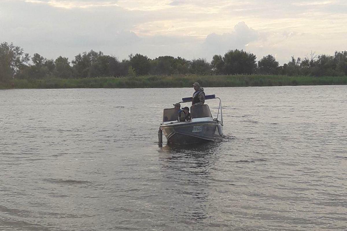 Тонущую девочку заметил рыбак и крикнул отдыхающим Тонущую девочку заметил рыбак и крикнул отдыхающим