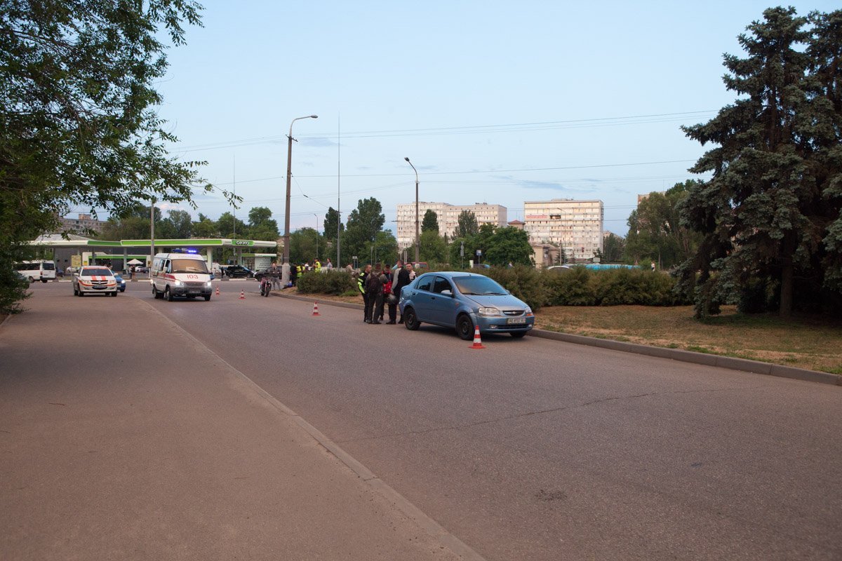 Оба транспортных средства двигались по проспекту Слобожанскому в сторону Нового моста