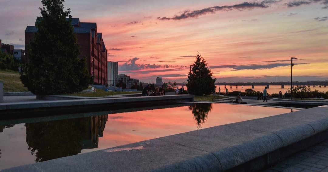 Малиновый закат. Фото: innacovalli_dp