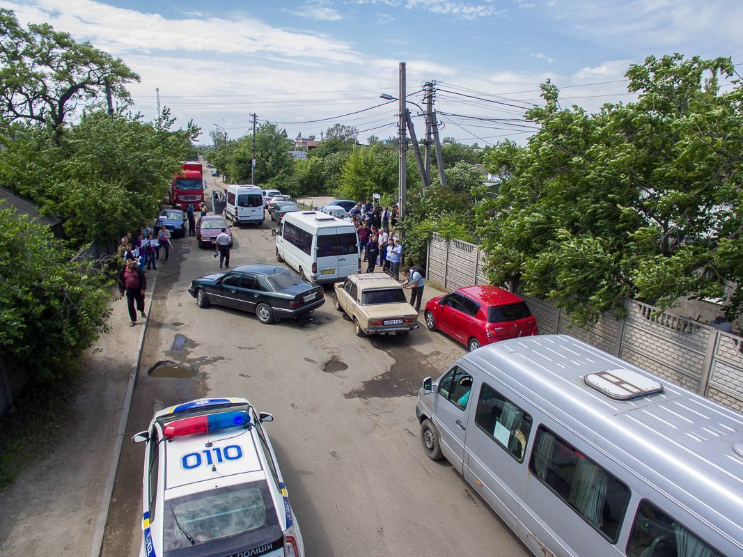 Случайно сломалась из-за ям