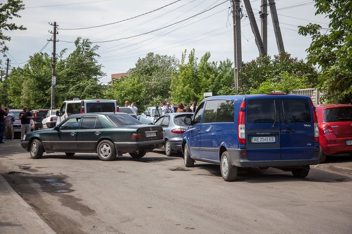 Солончаковая расположена на Левом берегу Днепра, она берет начало от улицы Отечественной и упирается в Каруны