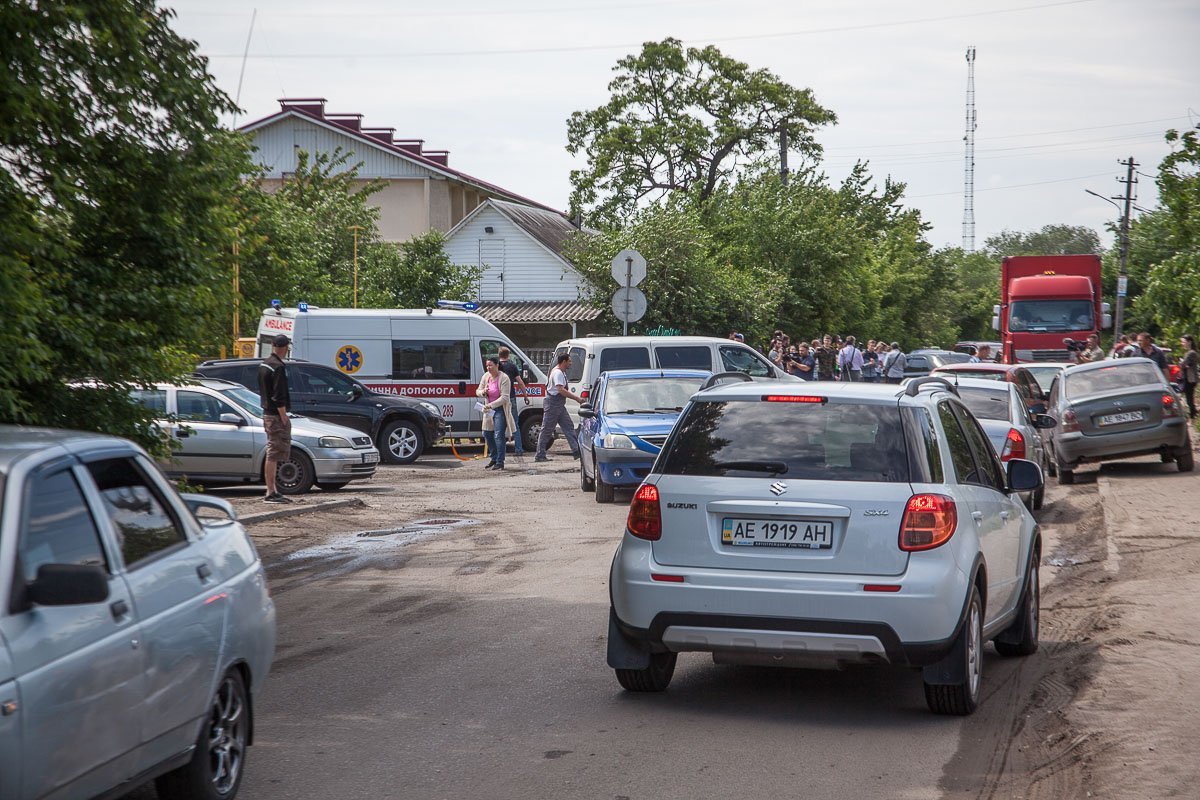 В ловушку также угодил автомобиль патрульной полиции и «скорая»