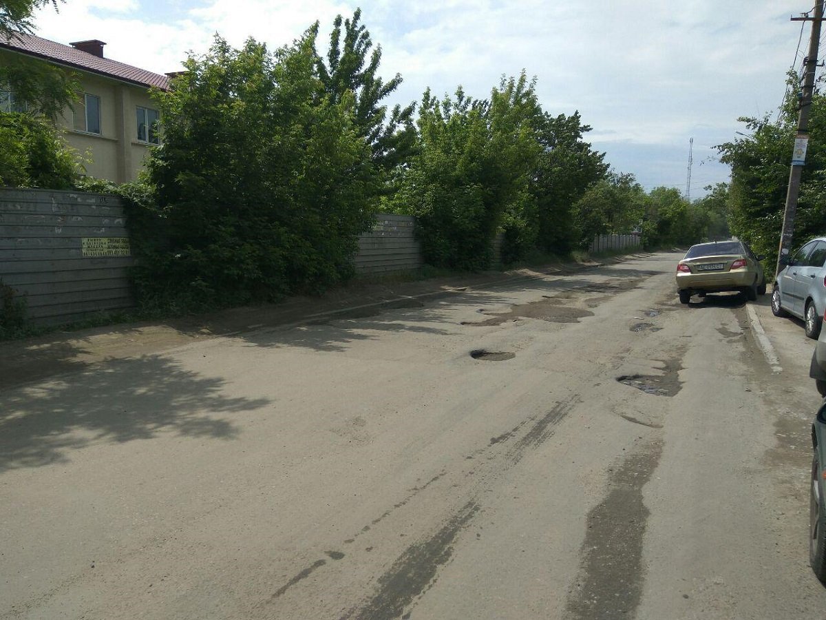 Поводом для собрания стало состояние дороги на улице Солончаковой