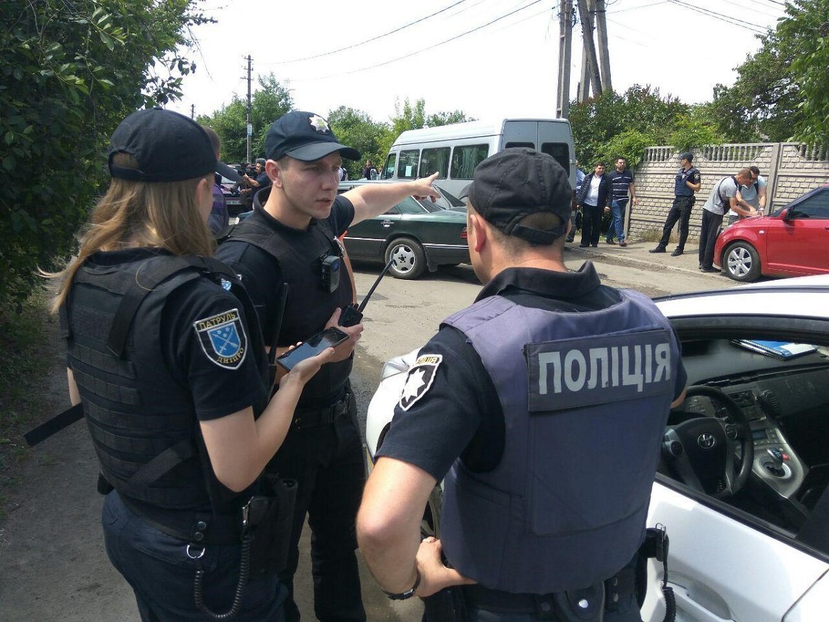 На месте работали сотрудники патрульной полиции