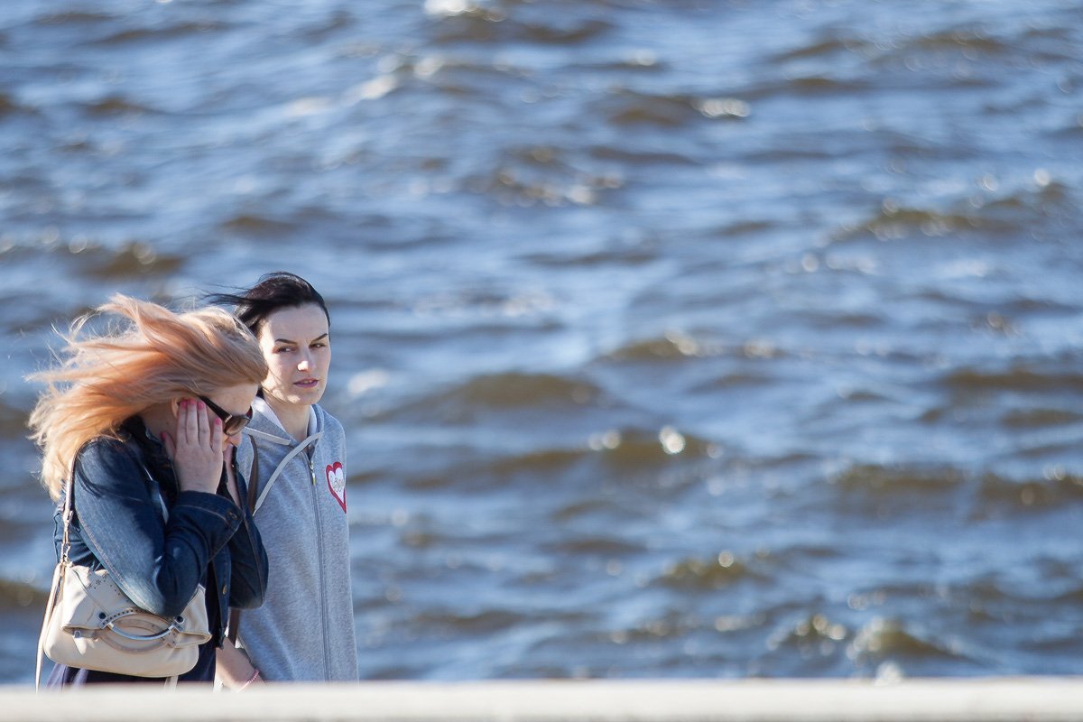 Я такая иду, а волосы такие назад