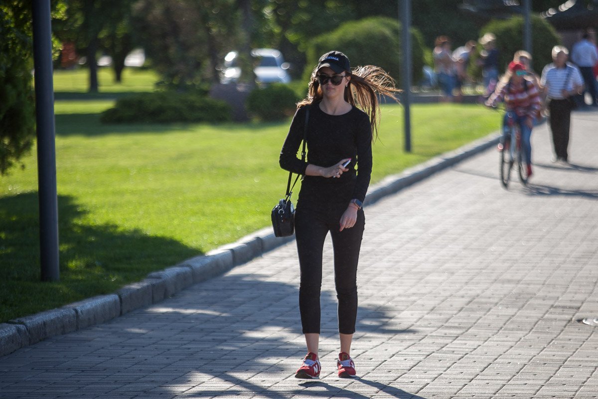 Черные кроссовки найти не удалось