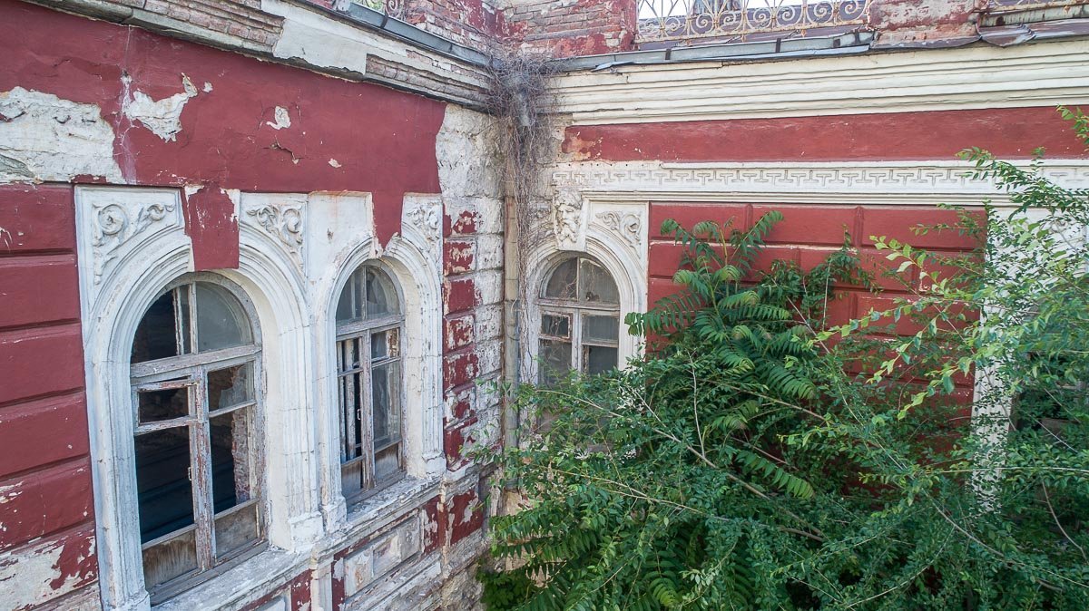 В 1973-м году там располагалась деревянная усадьба, а потом резиденция екатеринославского вице-губернатора