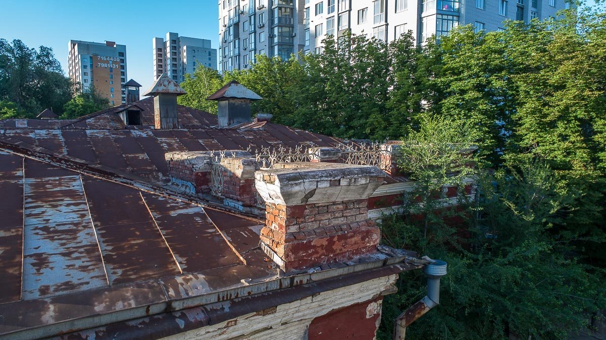 Однако здание вскоре продали, после чего его история оборвалась почти на полвека