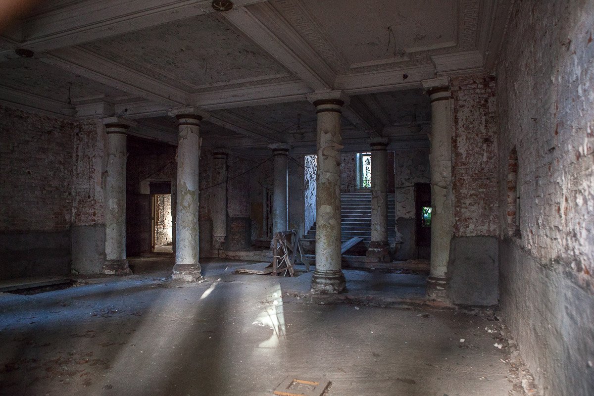 Закрыты двери, полезайте в окна