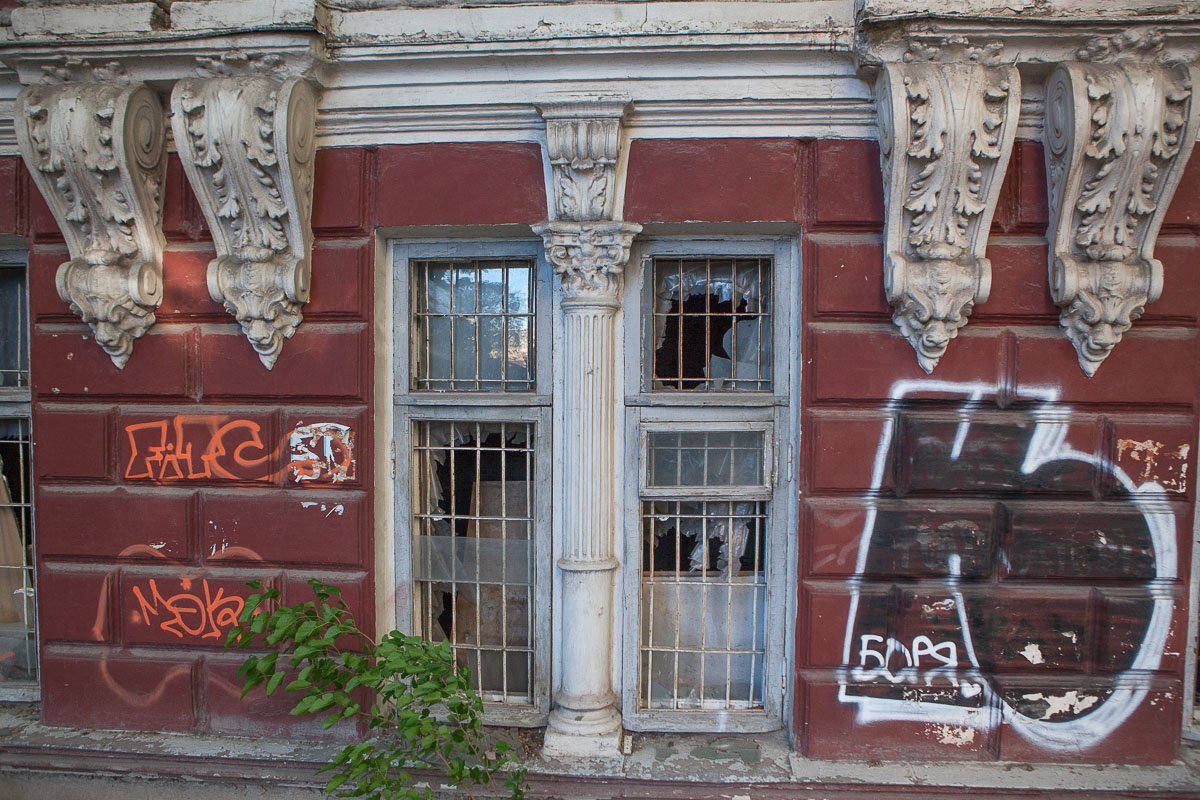 Граффити съедает классический дизайн