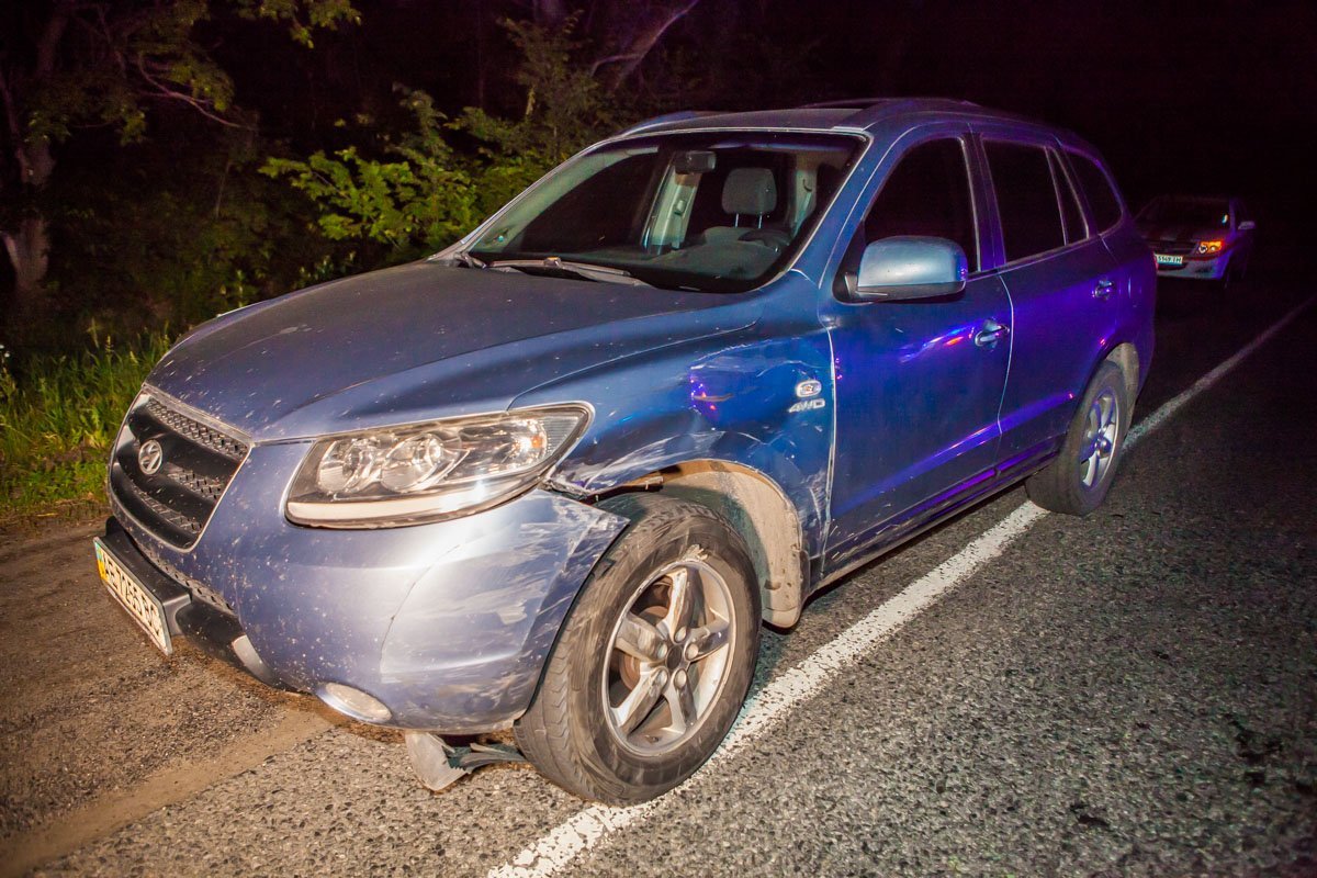 У Hyundai вмятина на левом крыле  У Hyundai вмятина на левом крыле
