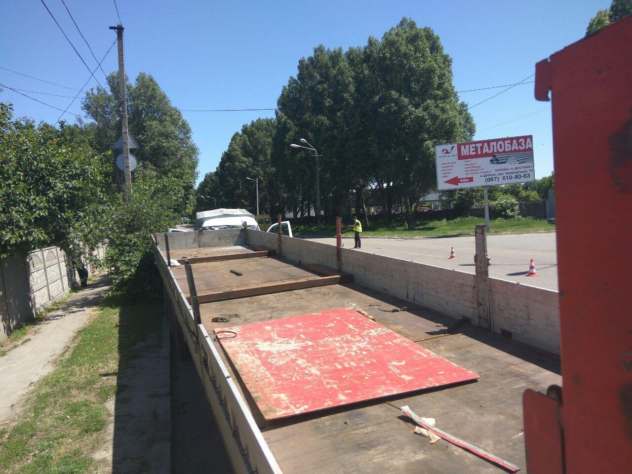 На месте работает патруль полиции  и бригада ГСЧС