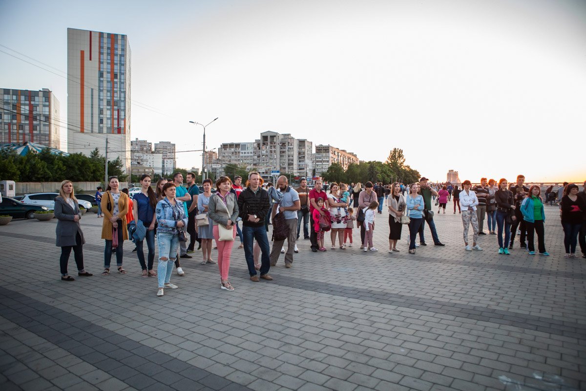 Некоторые предпочитают просто смотреть, как двигаются другие Некоторые предпочитают просто смотреть, как двигаются другие