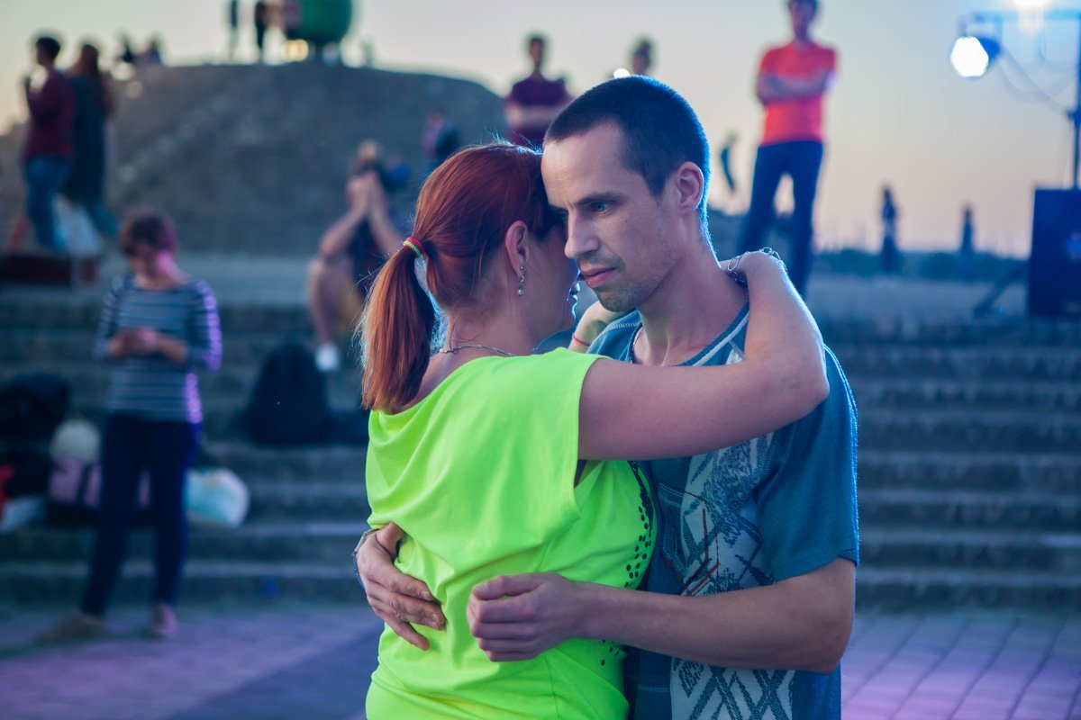 Танцы сближают Танцы сближают