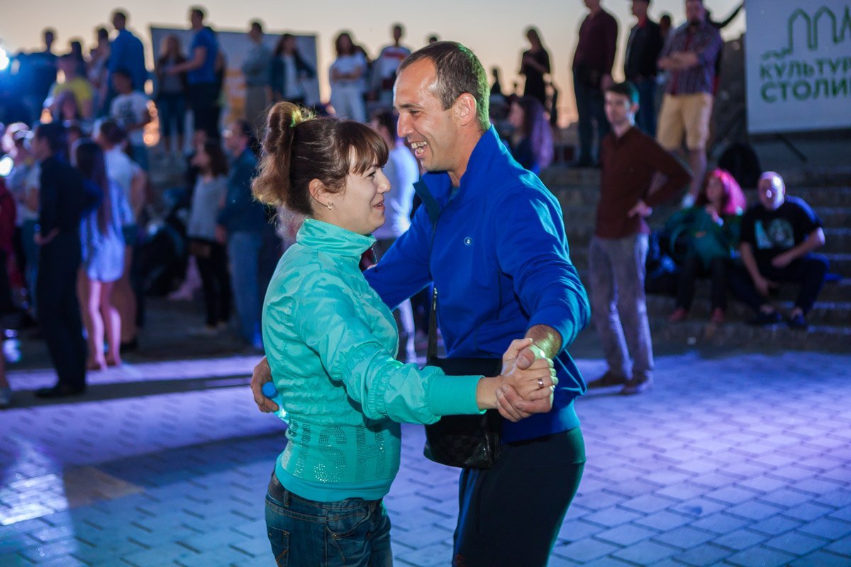 На Набережную приходят жители Днепра абсолютно разных возрастов и профессий На Набережную приходят жители Днепра абсолютно разных возрастов и профессий