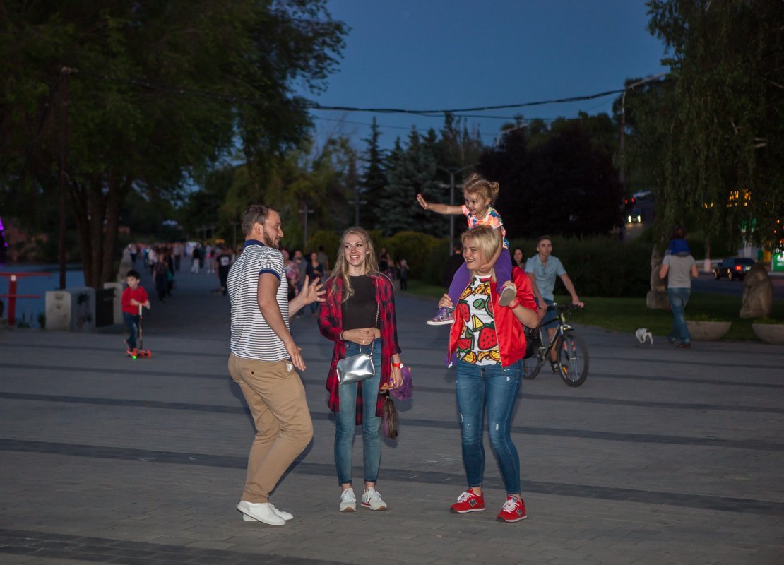 Музыка заряжает всех, кто проходит мимо Музыка заряжает всех, кто проходит мимо