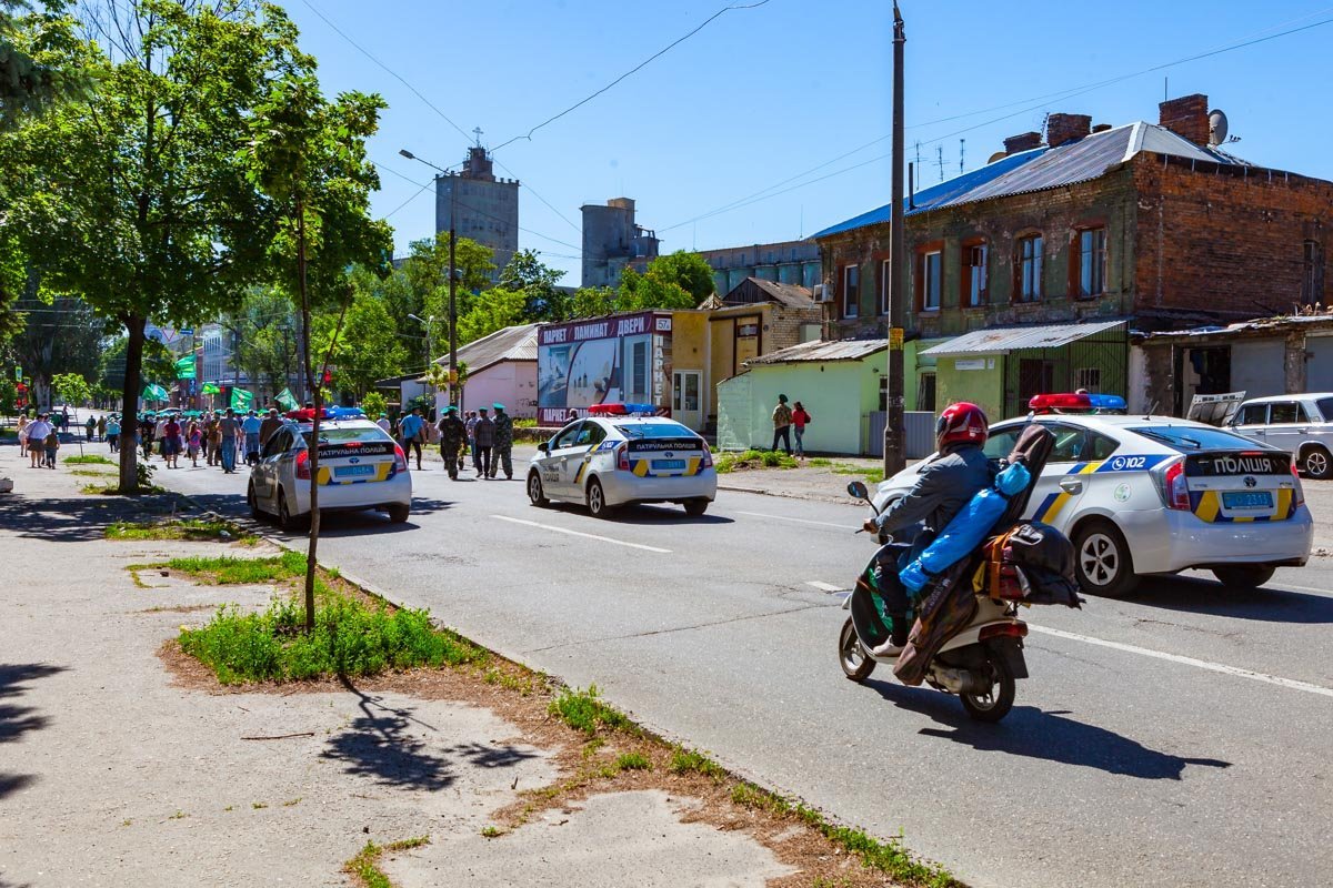 Пограничники начали идти от Центрального ж/д вокзала