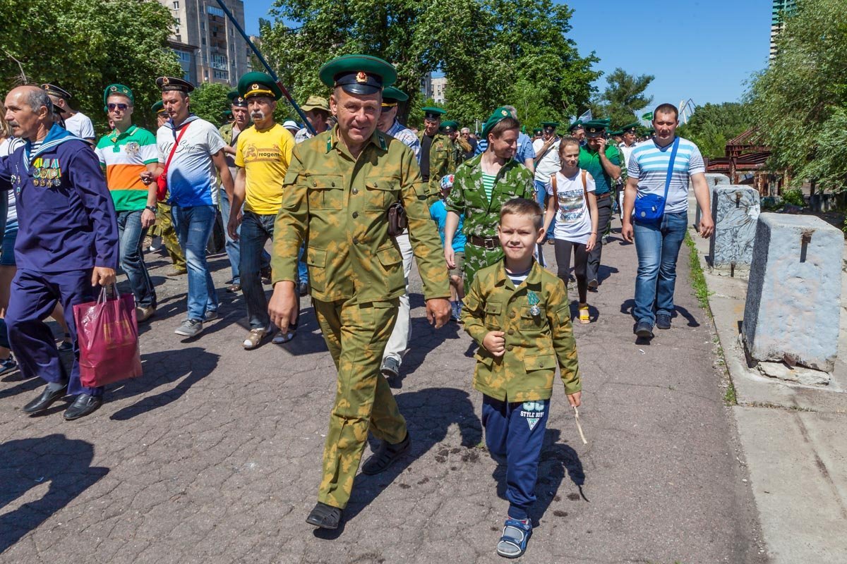 Военные приходили с детьми и внуками